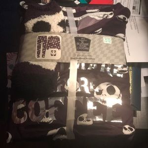 $$$Nightmare before Christmas Disney pajama set ladies size M and also a size XL